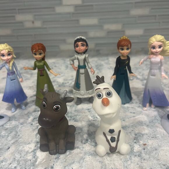 Hasbro Disney Frozen 2 Princess Doll Action Figures Anna Elsa Sven Olaf Kristoff - Picture 4 of 5